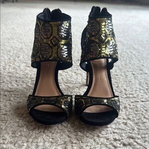 Vince Camuto Black and Gold Heels with Snakeskin Texture